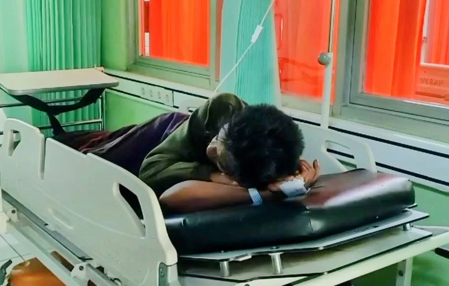 SA terbaring lemah di RSUD Waluyo Jati, Kraksan.