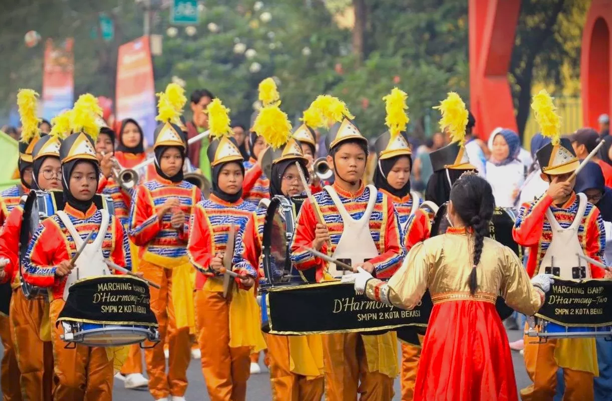 Meriah, Pawai Hari Anak Nasional di Car Free Day Kota Bekasi.