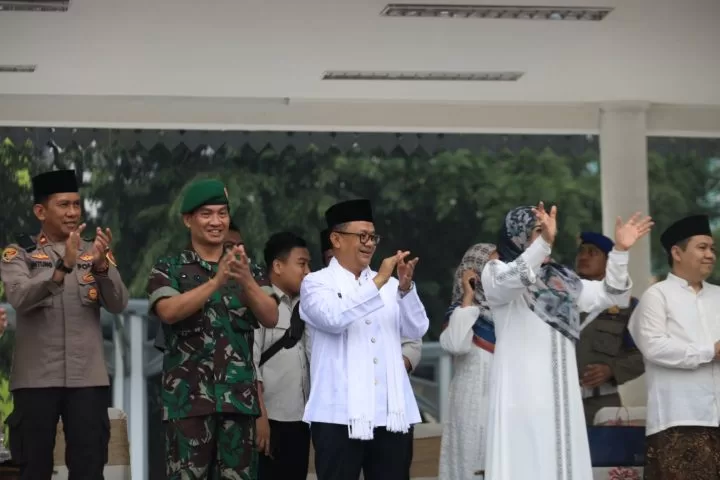 Pj Walikota bersama jajaran forkompimda saar melihat aksi pawai 1 muharram 1446 H. (Hms for BacainD.com)