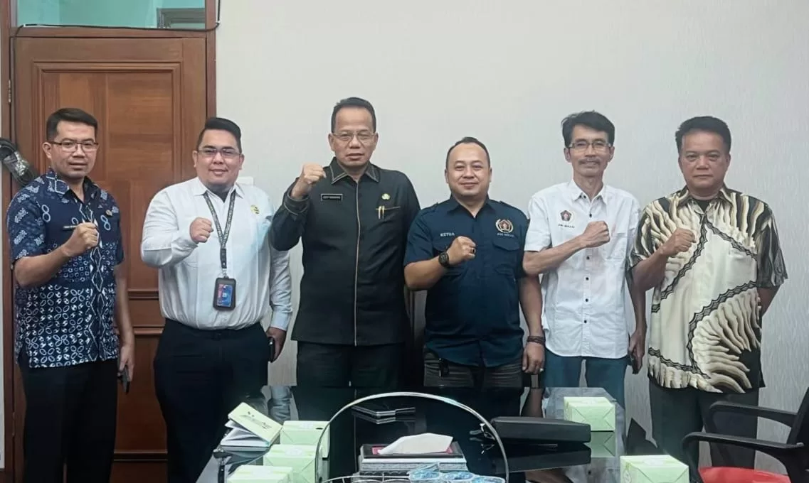 PWI Bekasi Raya saat berkunjung ke Bapenda Kota Bekasi. (Dok PWI Bekasi Raya)
