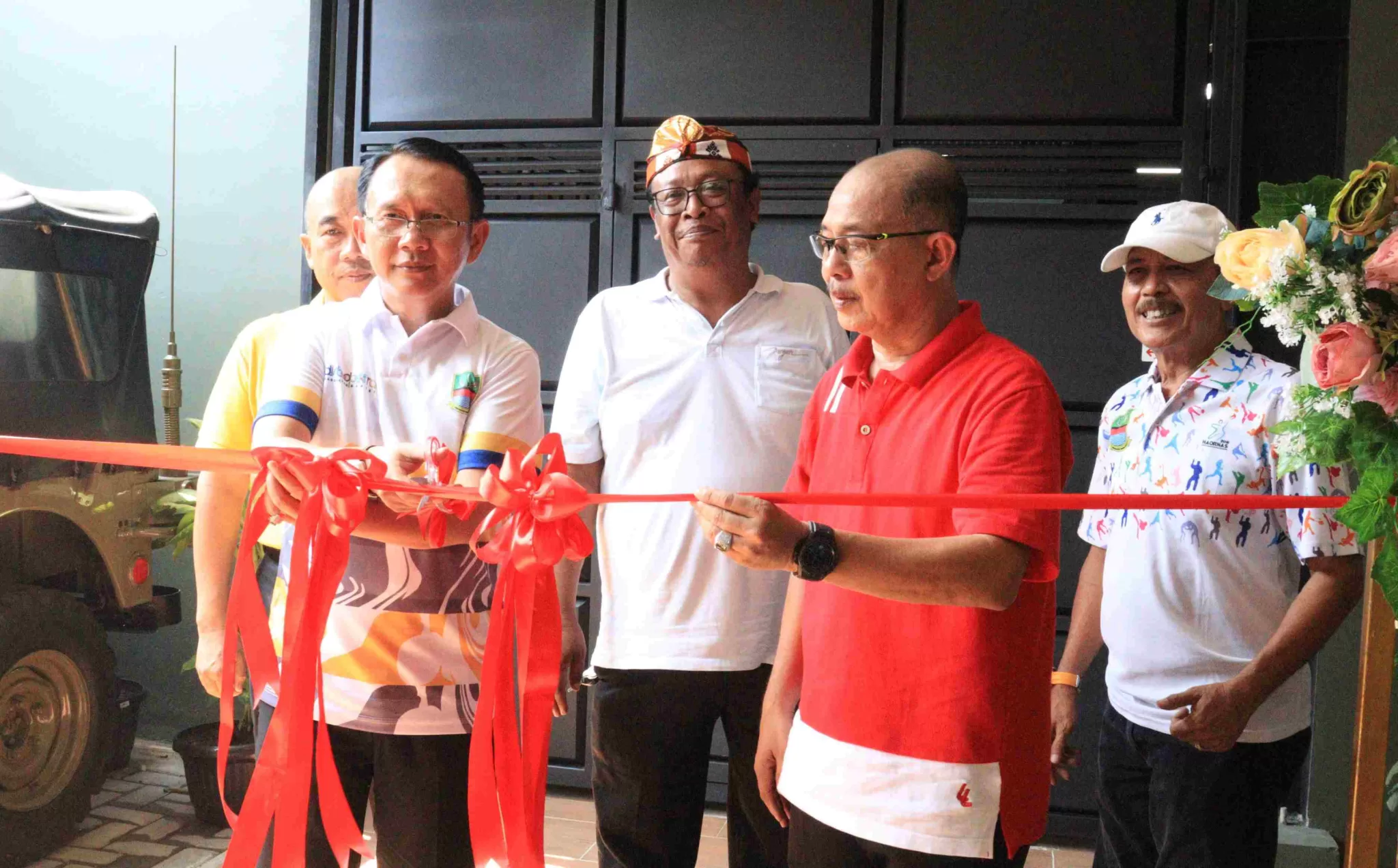 Pj Bupati Bekasi saat meresmikan GOR Badminton Arena 88. (Hms for BacainD.com)