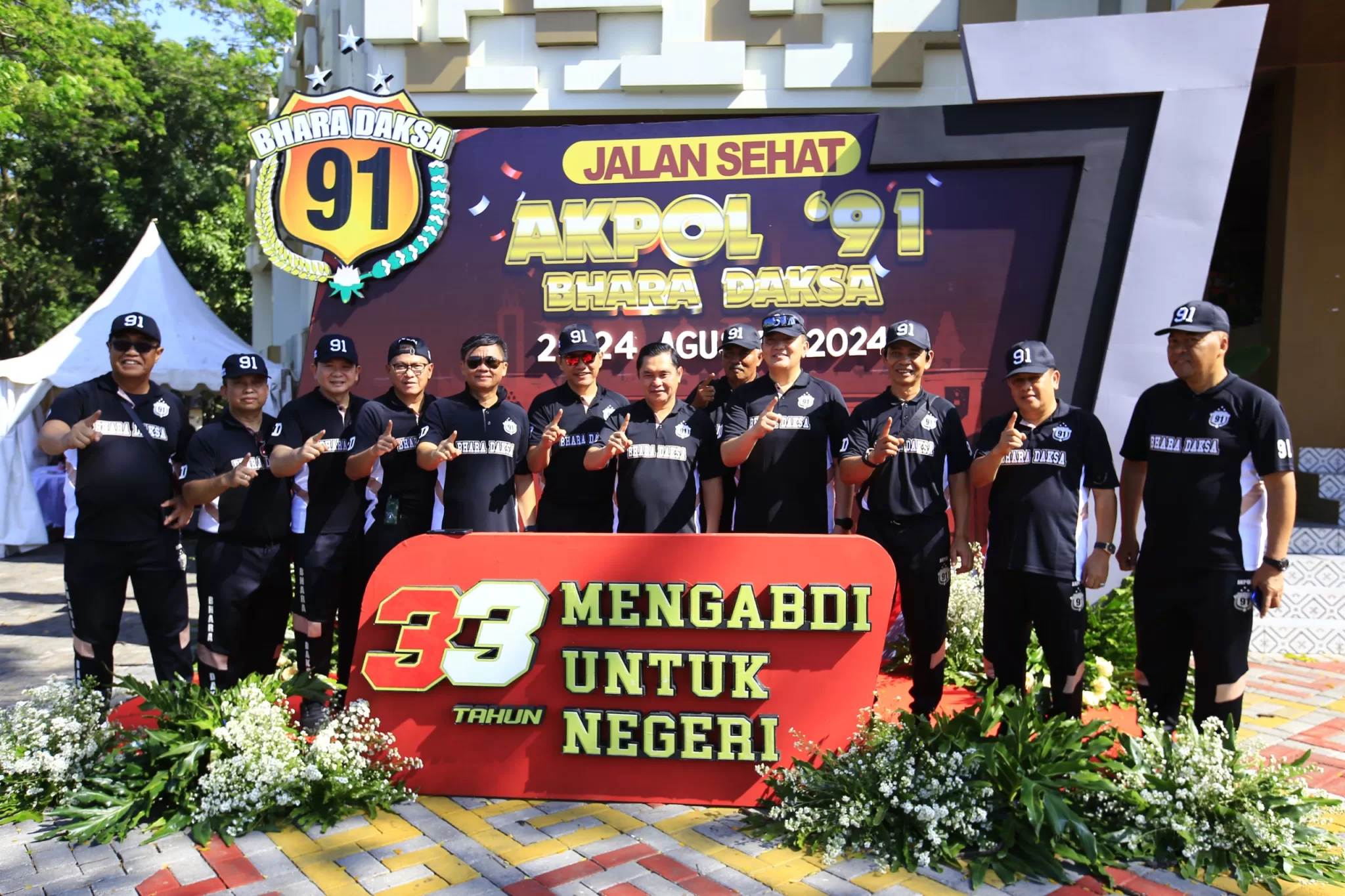 33 Mengabdi untuk Negeri, foto bersama di Puncak Reuni ke 33 Bhara Daksa. (Rnt)