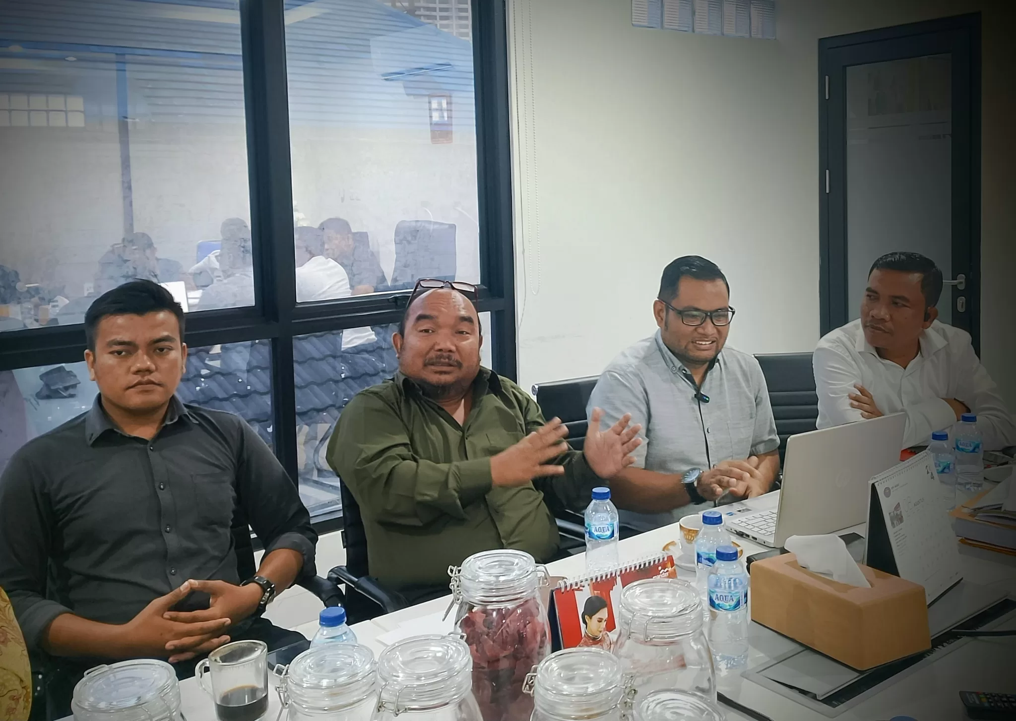 Forum Advokat Untuk Demokrasi (FAUD) Kota Bekasi saat jumpa Pers, Senin (5/8/2024) sore. (Khf)