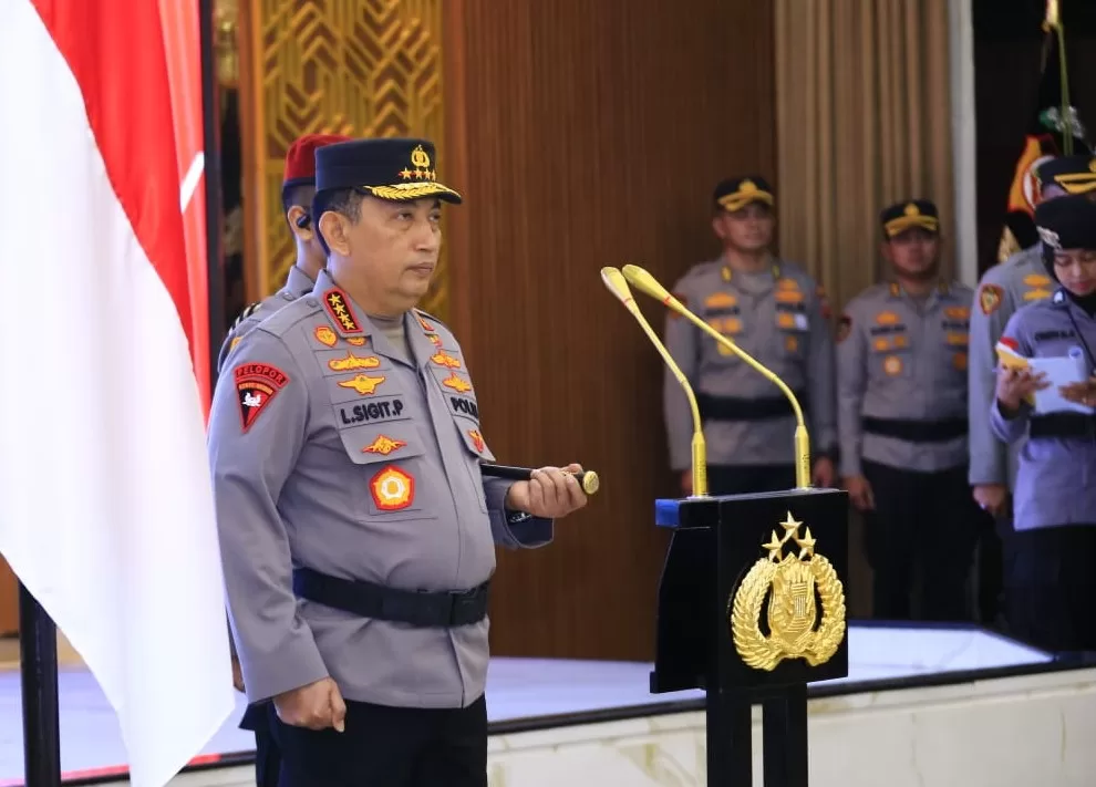 Kapolri Jenderal Listyo Sigit Prabowo memimpin Korps Raport atau upacara kenaikan pangkat 16 perwira tinggi