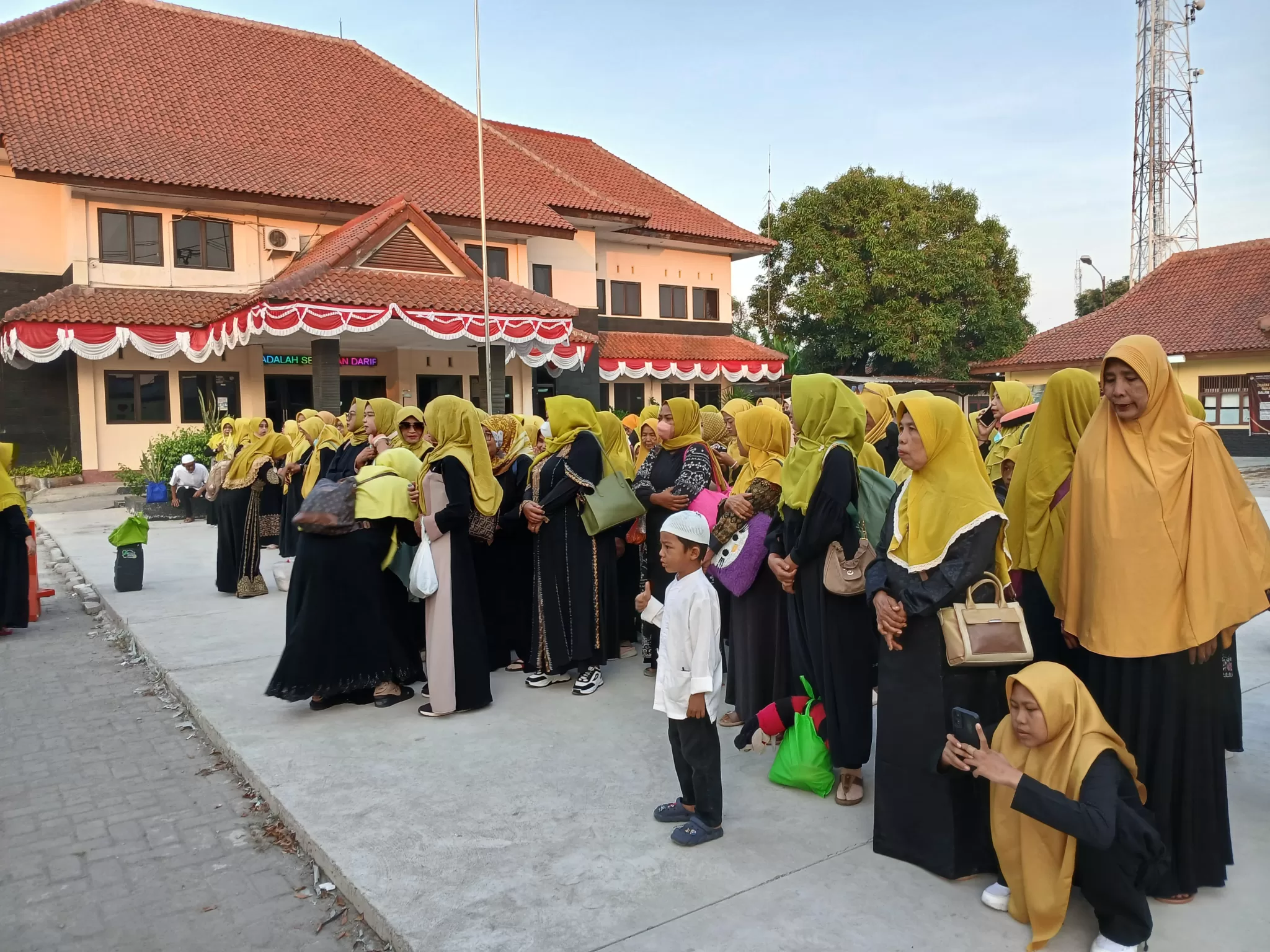 Persiapan Pemberangkatan, peserta wisata Religi. (Tns)