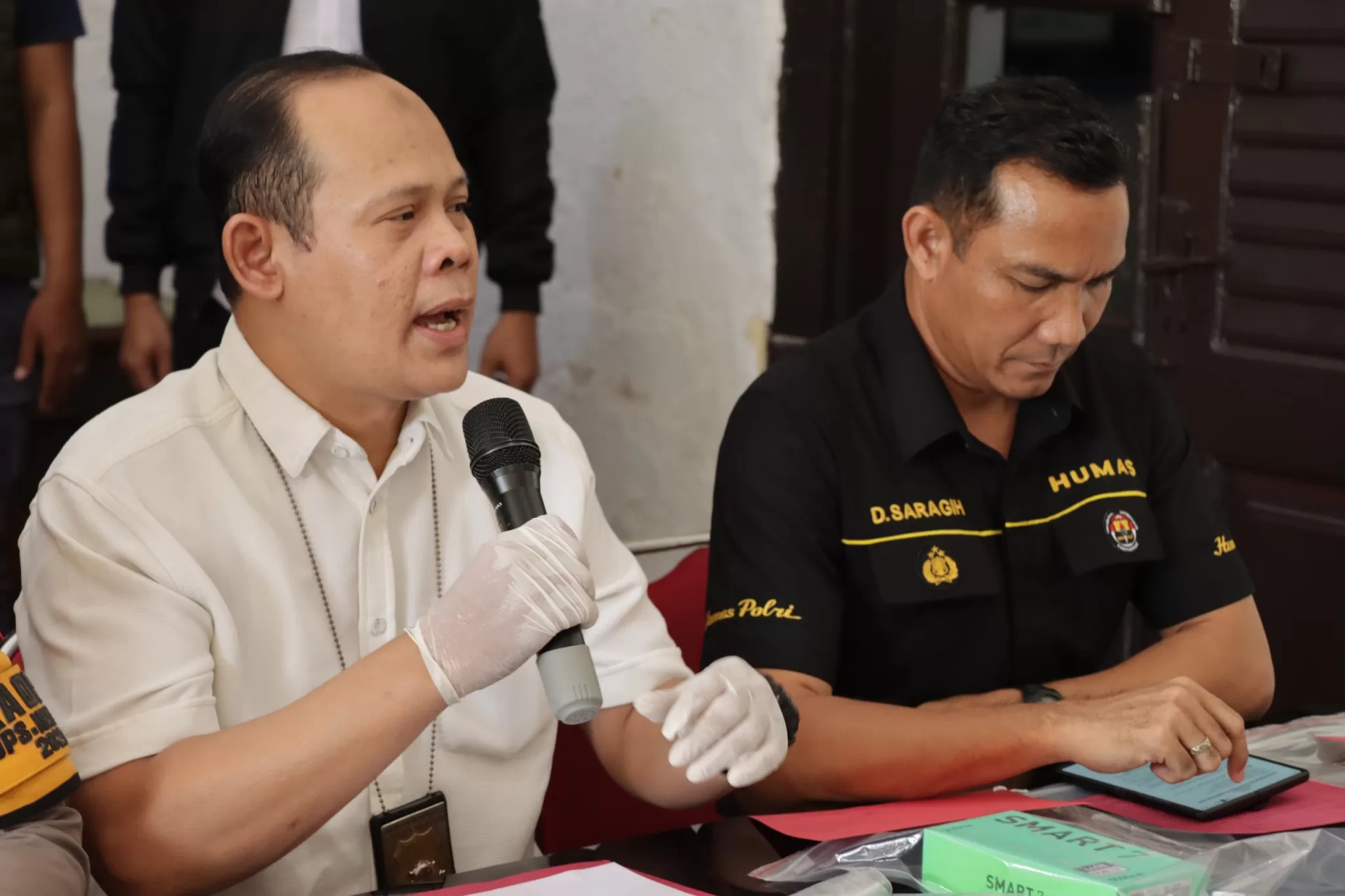 Pihak Kepolisian saat memberikan keterangan kepada awak media. (Rnt)