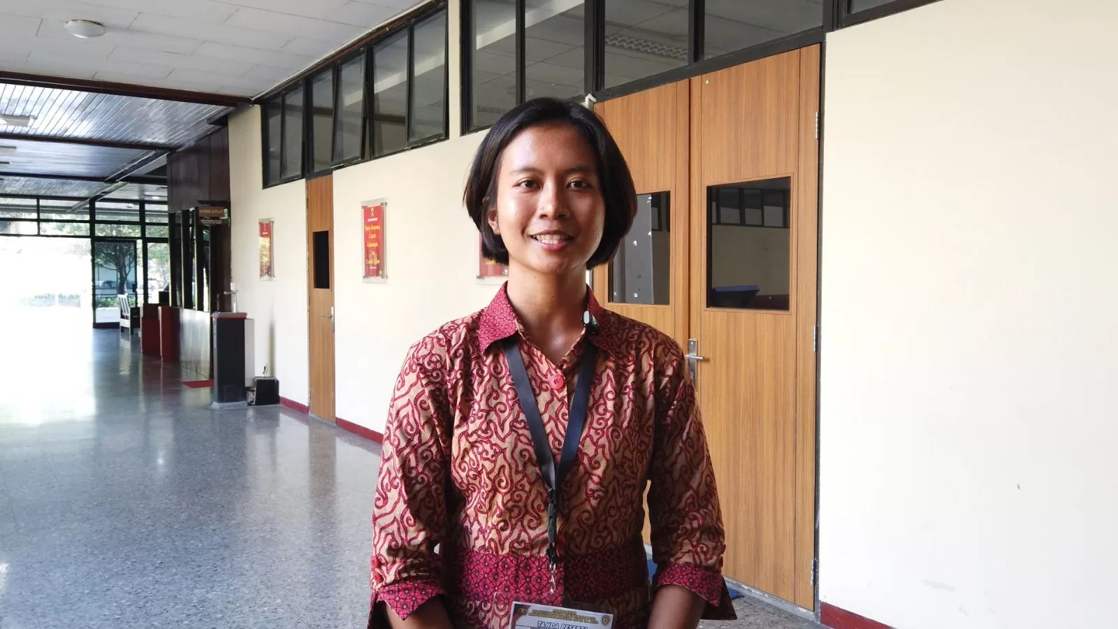 Regina, anak tukang warung lolos jadi Taruni Akpol. (Ist)