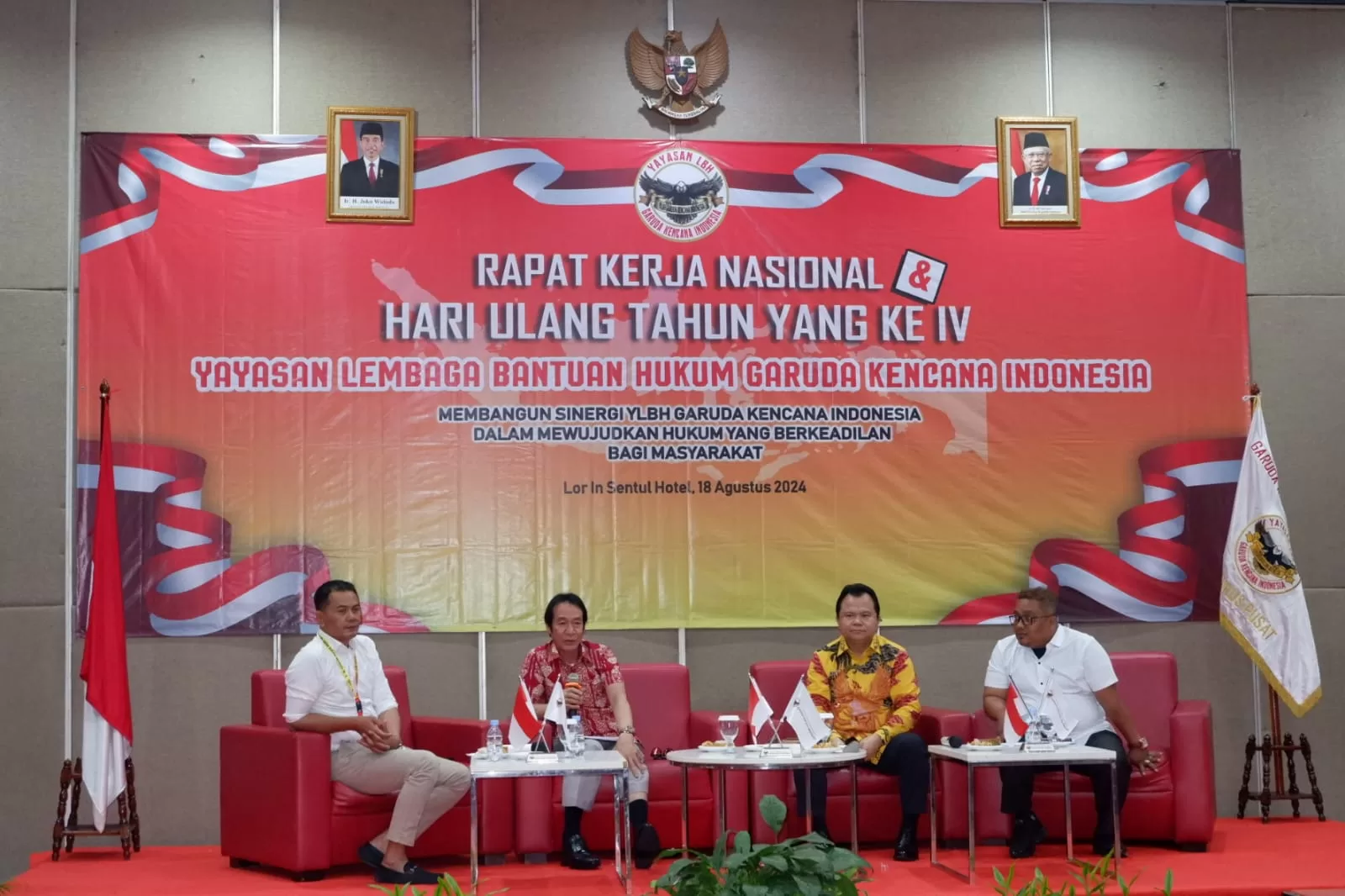 Sofyan, S.Sos., SH., MH (baju merah) saat menyampaikan materi seminar, di acara Rakernas dan HUT YLBH GKI Ke 4 Tahun, di Sentul Bogor. (Dok. YLBH GKI)