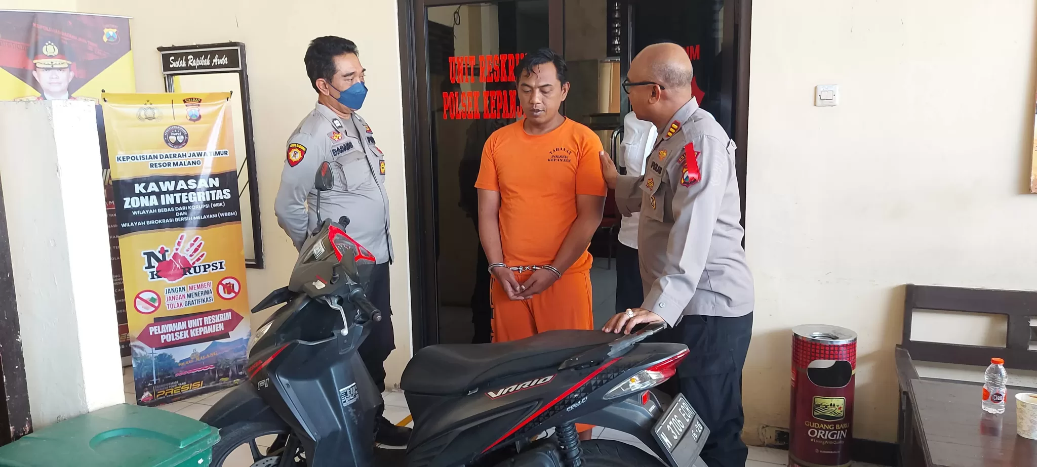 Heriyadi saat diamankan di Mapolsek Kepanjen, Kabupaten Malang. (Polsek Kepanjen for BacainD.com)