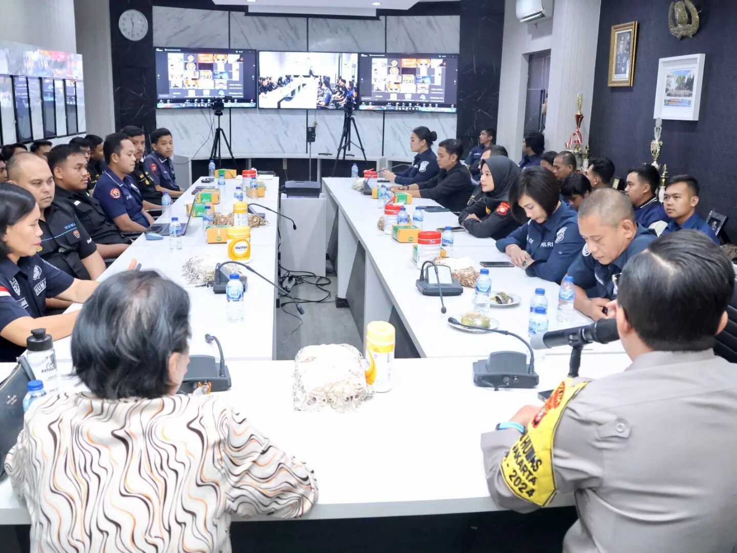 Workshop pembuatan konten menarik di ruang Media Management Center Bid Humas Polda Metro Jaya. (hms for BacainD.com)