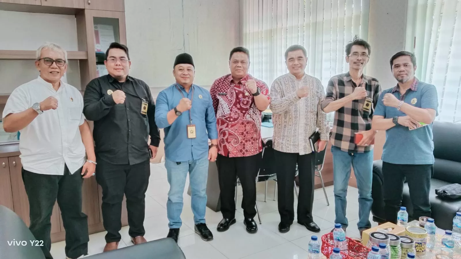 PWI Bekasi raya saat bertemu dengan Kadiskominfo Kota Bekasi. (PWI for BacainD.com)