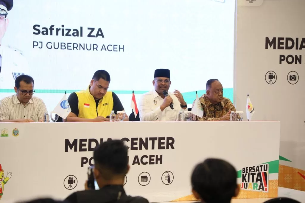 Safrizal ZA, Pj Gubernur Aceh saat jumpa pers di Media Center PON XXI Aceh-Sumut 2024.