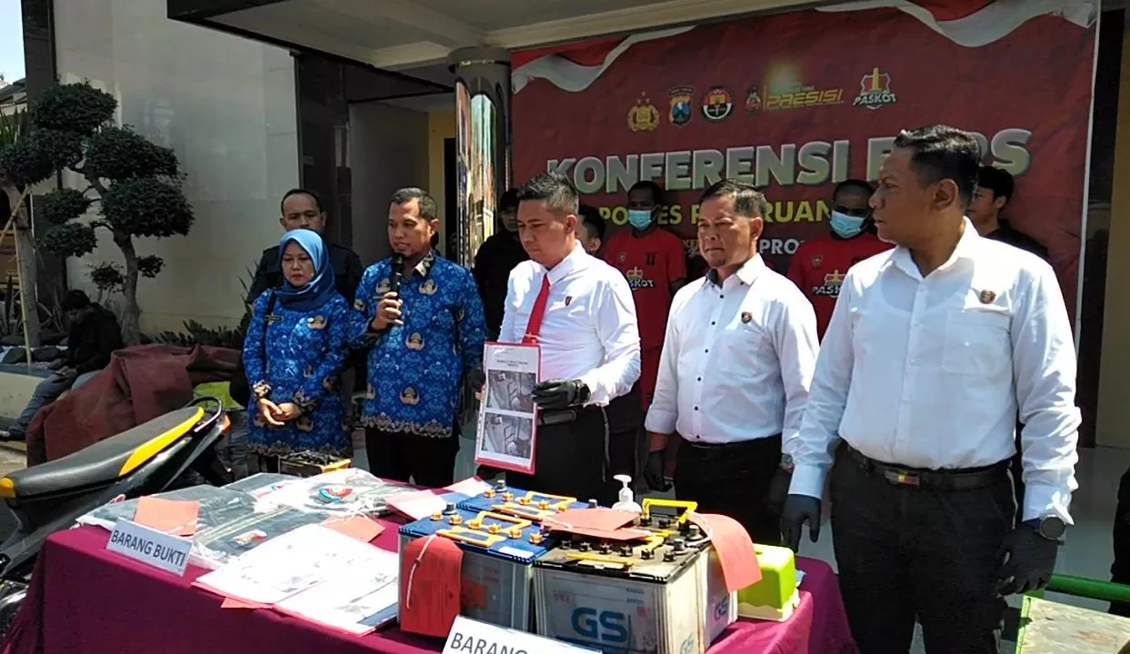 Kasat Reskrim Polres Pasuruan Kota saat memberikan keterangan kepada media. (Bm)