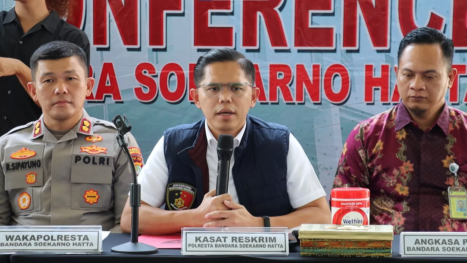 Kasat Reskrim Polresta Bandara Soetta, saat jumpa pers. (hms)