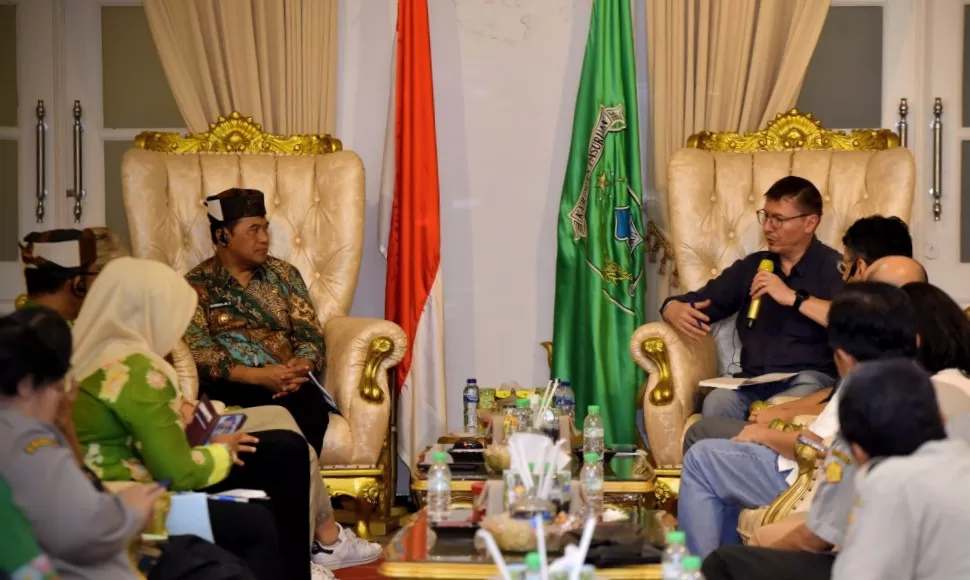 Pj Bupati Pasuruan saat menerima kunjungan dari World Bank dan ICARE BSIP Jatim. (Hms)