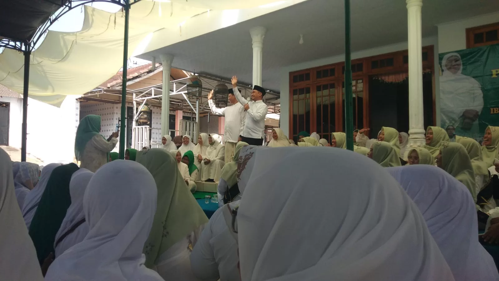 Adi wibowo saat memberikan sambutan di depan ratusan Muslimat NU (BM)