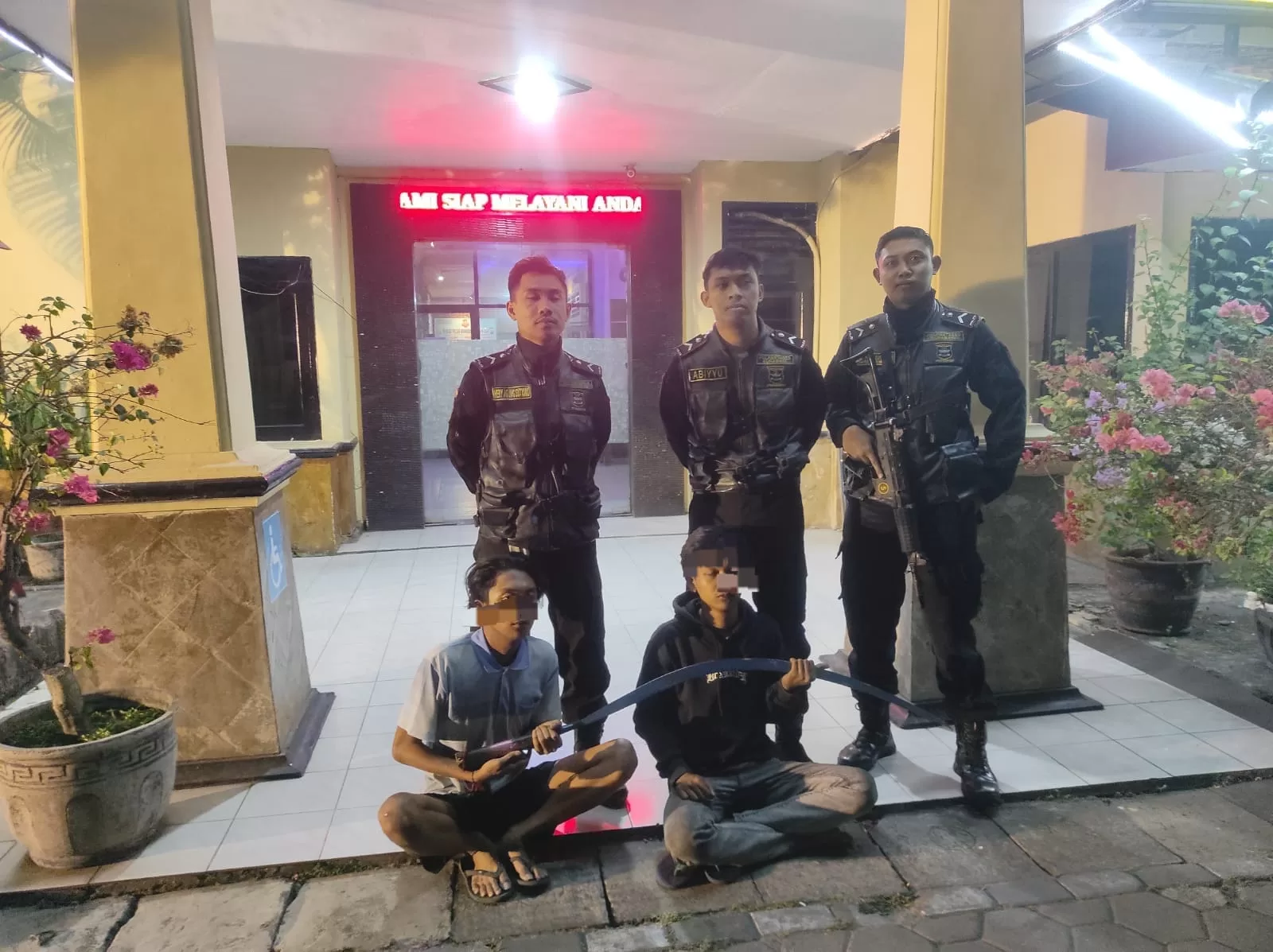 Polisi tangkap dua pemuda hendak tawuran (humas for BacainD.com)