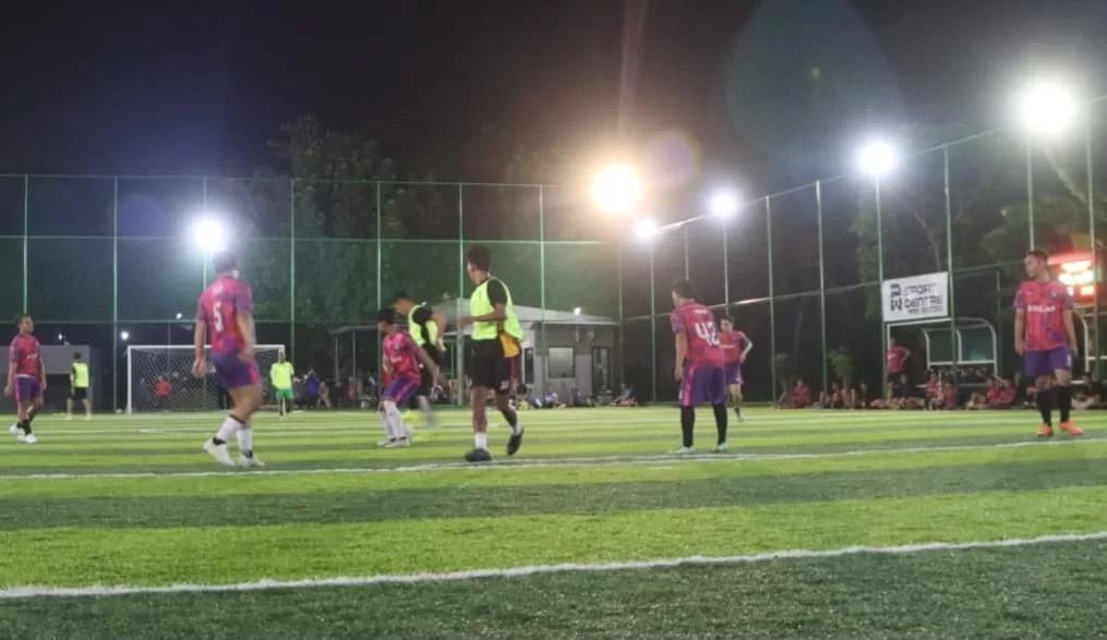 pertandingan mini soccer polres pasuruan kota vs insan pers (humas for bacaind)