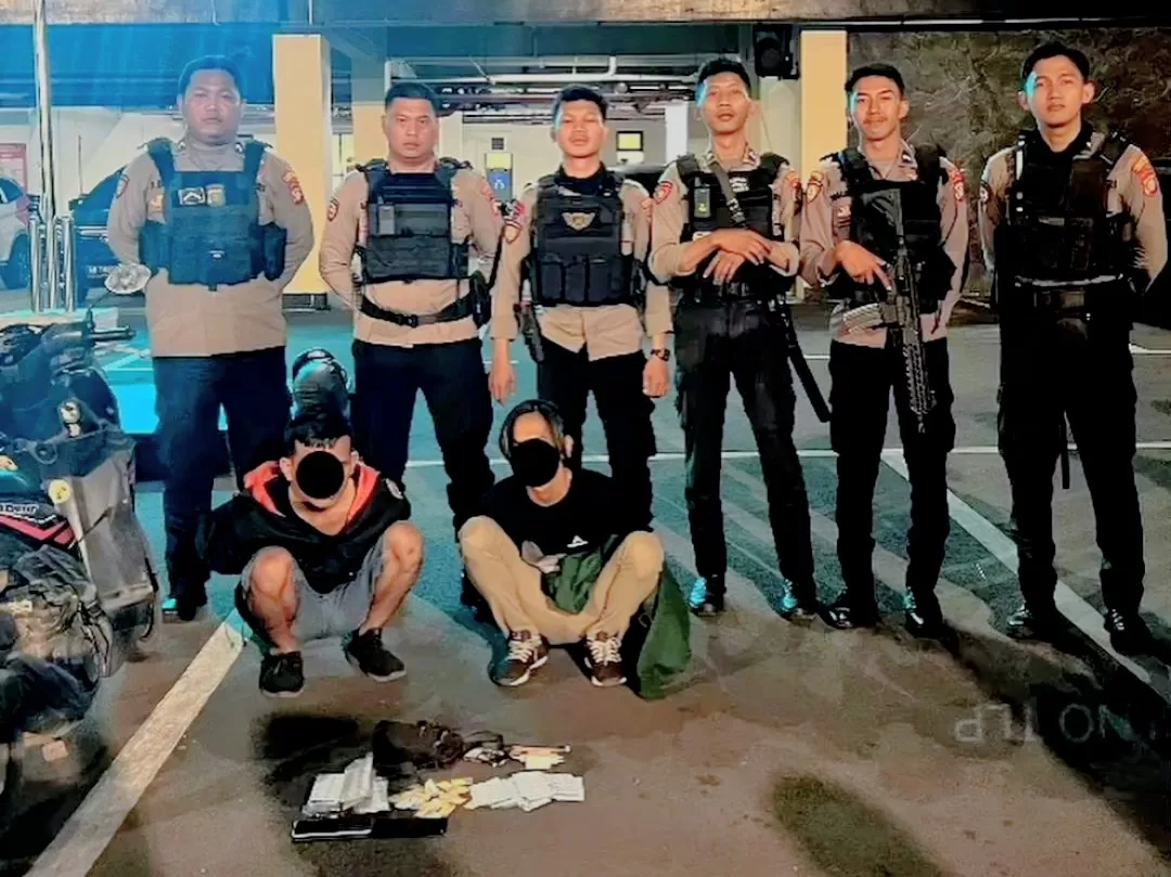 Dua orang terduga pengedar tramadol dan hexymer di Kota Bekasi ditangkap polisi. (Hms)