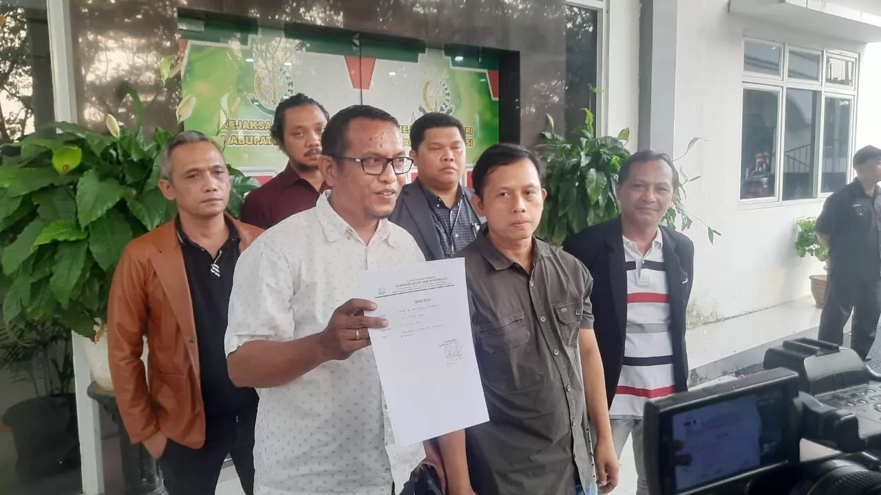 Tim Kuasa Hukum Soleman saat memberikan keterangan kepada awak media. (Istimewa)