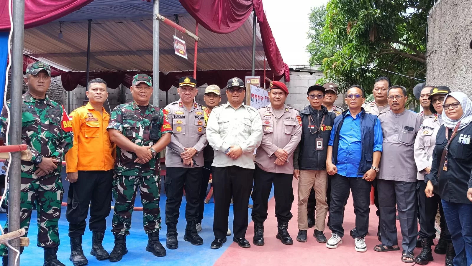 Forum Komunikasi Pimpincan Kecamatan Bantargebang, saat berkunjung ke salah satu TPS di Kelurahan Ciketing Udik, Bantargebang, Kota Bekasi. (Bung Suryo)