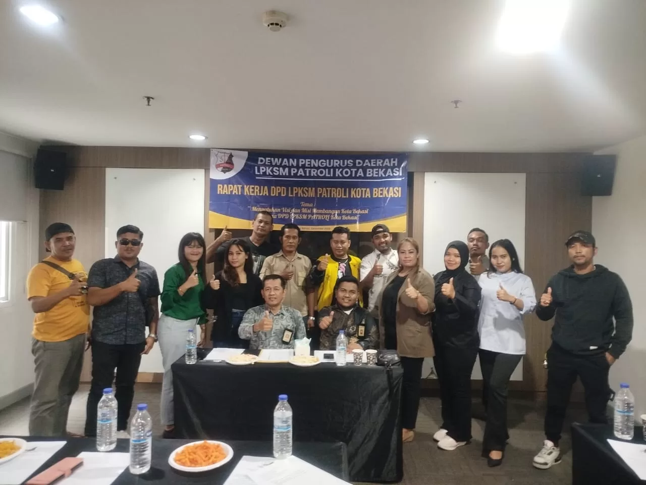Foto bersama saat Rapat Kerja (Raker) DPD LPKSM Patroli Kota Bekasi. (Frmn)