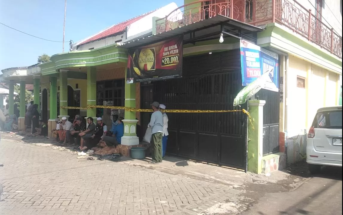 suasana rumah duka sebelum korban di makamkan (BM)