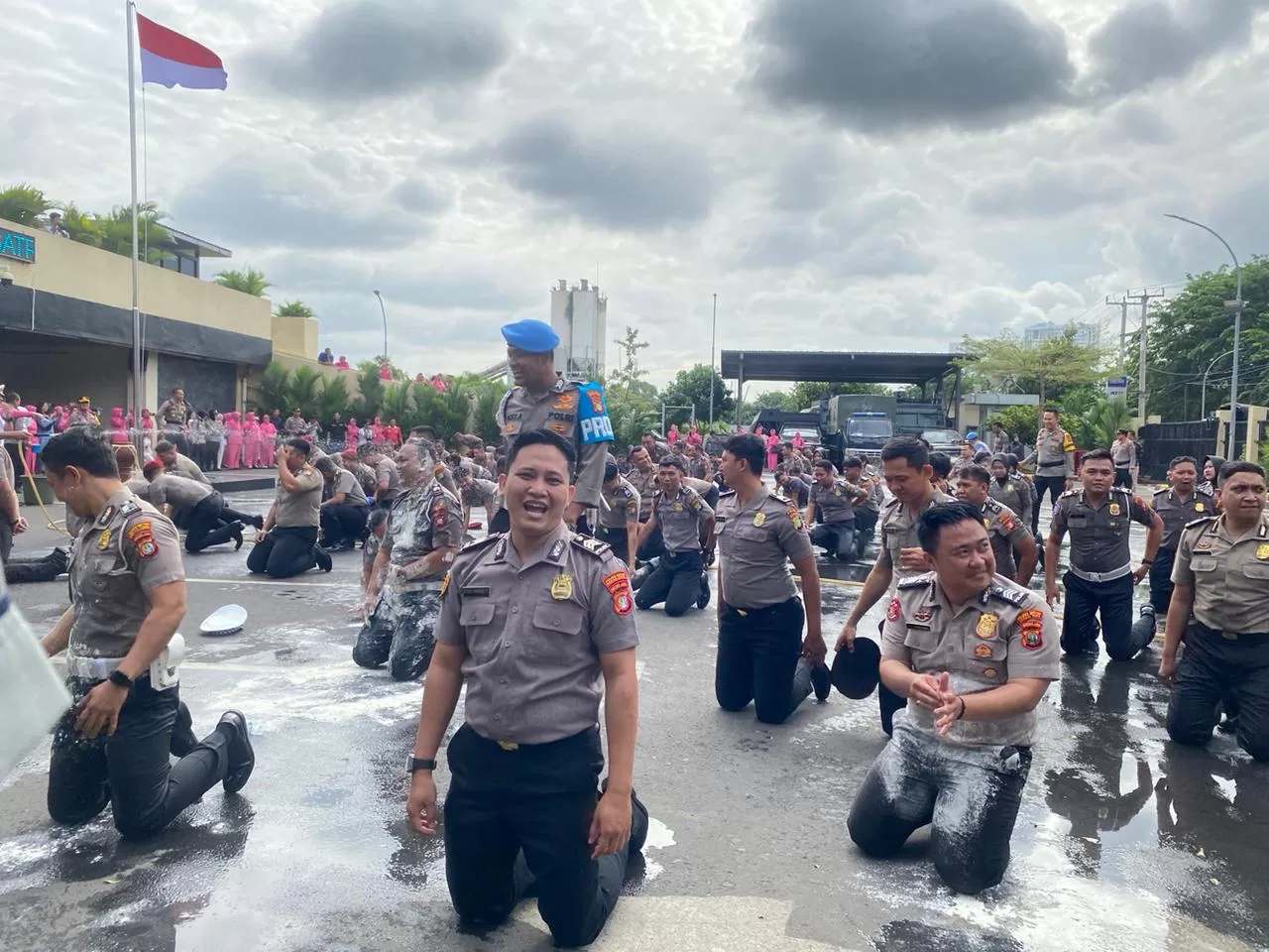 Upacara kenaikan pangkat Polres Metro Bekasi Kota, 31 Desember 2024. (Hms for BacainD.com)