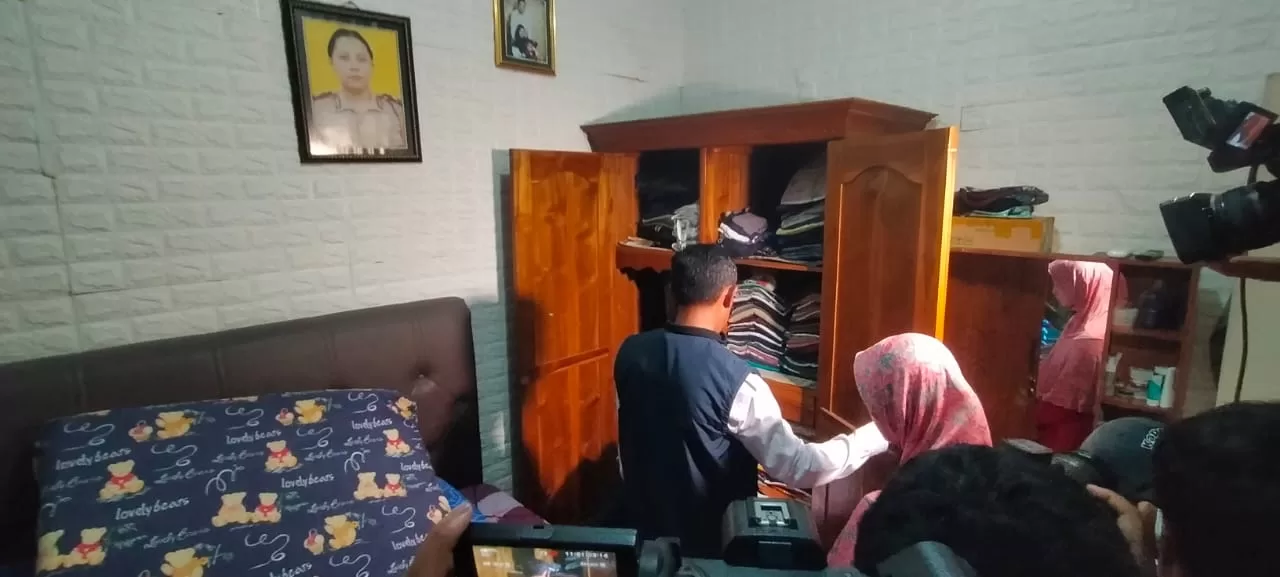 Diduga Terlibat Jaringan Narkoba, Rumah Oknum Anggota Polres Tanjung Perak Surabaya di Geledah BNN Jatim. (istimewa)