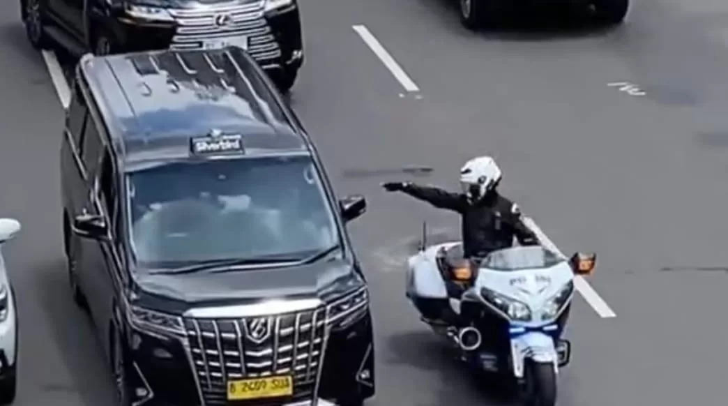Dinilai Arogan, Aksi Patwal Pejabat ini Viral di Media Sosial. (Ss Video Viral)