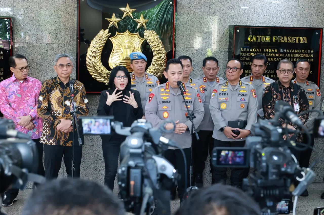 Kapolri bersama Ketua KPK saat memberikan keterangan kepada awak media. (hms for BacainD.com)