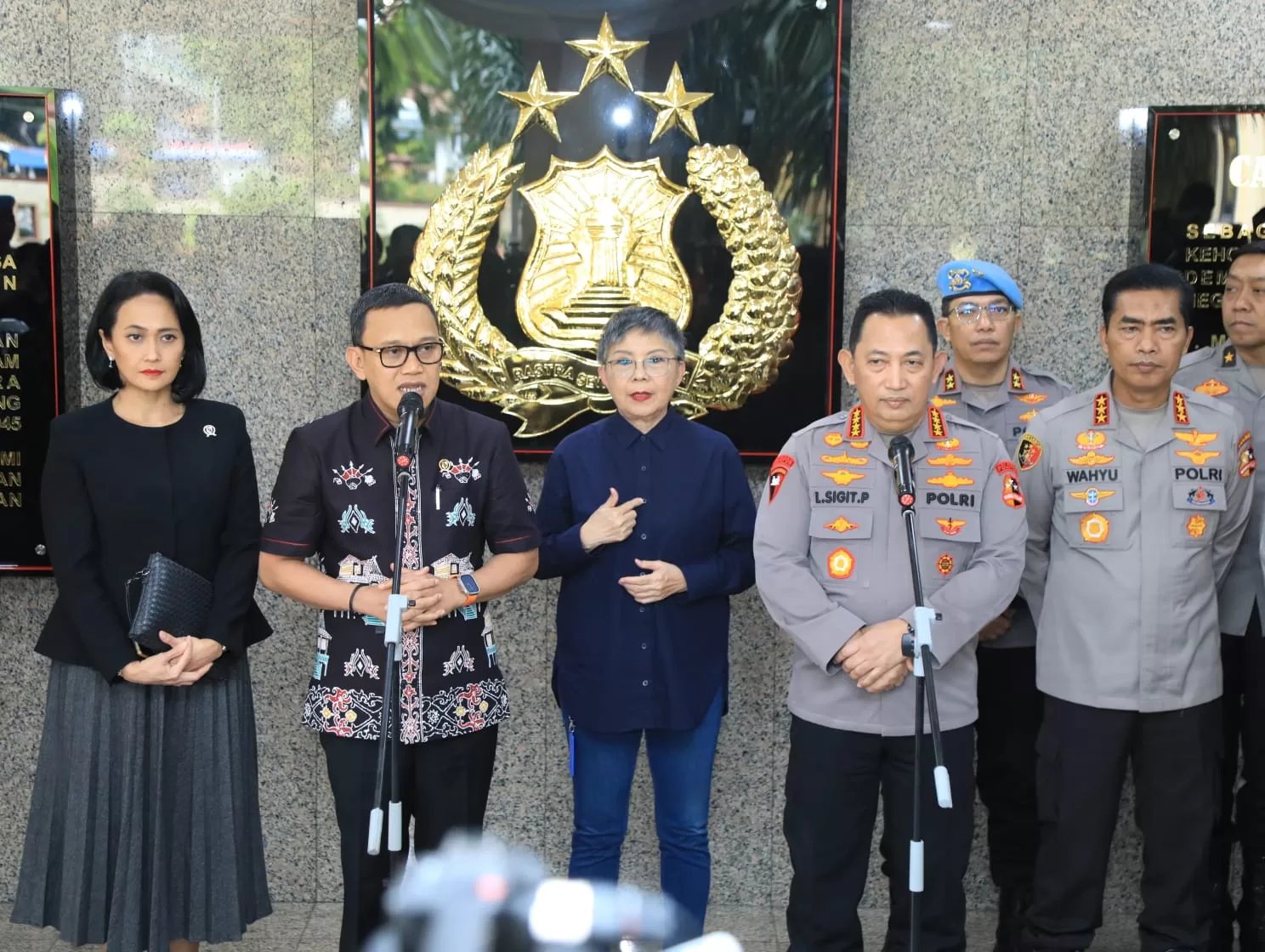 Kapolri dan Menteri P2MI saat memberikan keterangaan kepada awak media. (Hms for BacainD.com)