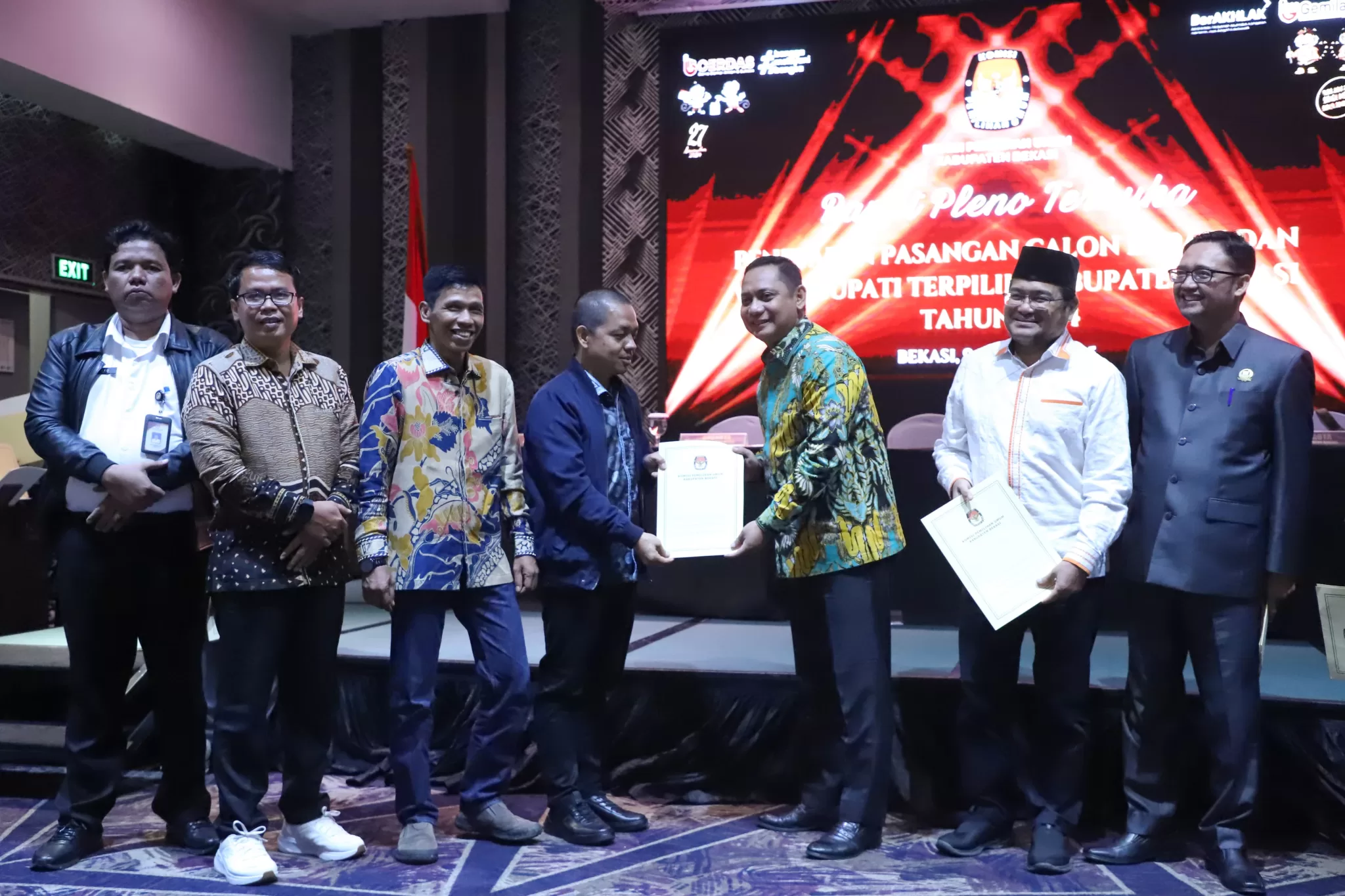Rapat Pleno Terbuka Penetapan Bupati - Wakil Bupati Bekasi Terpilih di pilkada 2024. (hms)