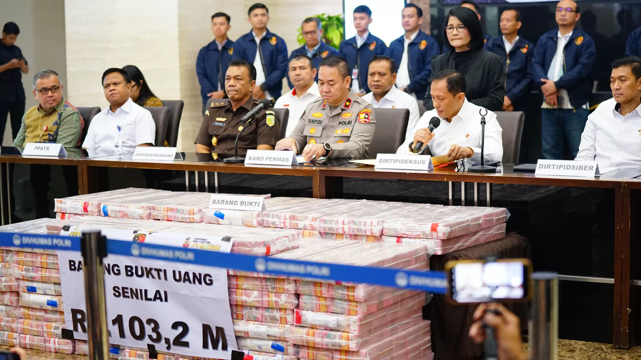 Polri rilis TPPU Situs Judi Online. Selain Hotel Aruss di Semarang, Polri juga sita uang Rp. 103,2 mliar. (Hms for BacainD.com)