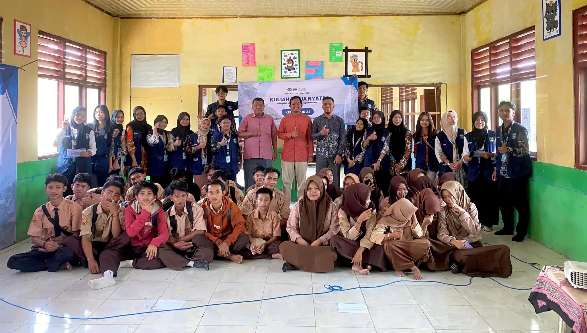 talkshow bertajuk “Waspada Digital: Menghindari Bahaya Pinjaman Online Ilegal, Judi Online, dan Penggunaan Media Sosial yang Bijak” di SMKS Adhi Karya bersama mahasiswa KKN Unsika. (Dok)