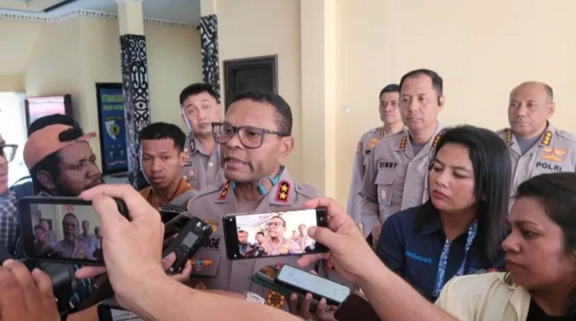 Kapolda Papua saat memberikan keterangan kepada media. (ist)