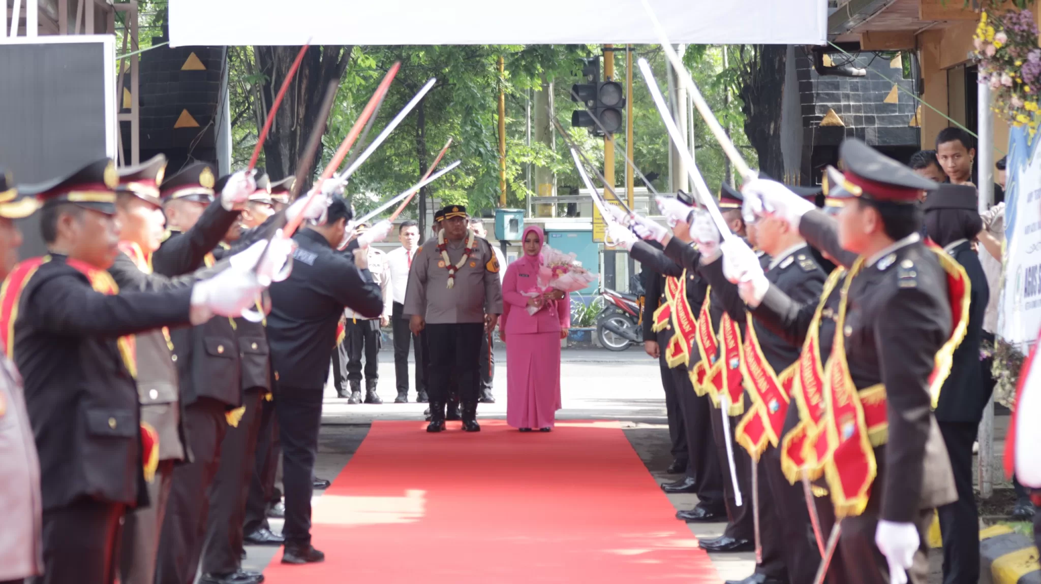 Suasana prosesi pedang pora di Mapolres Pasuruan. (BM)