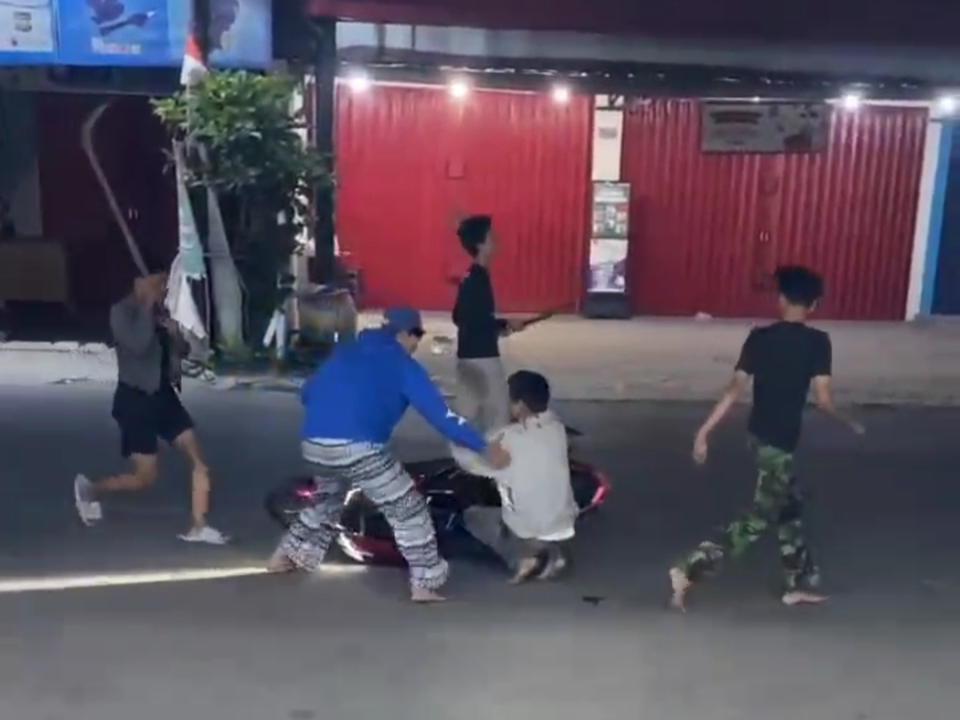 SS Video Tawuran antar remaja di Tambun Selatan, Kabupaten Bekasi. (SSvideo/Istimewa)