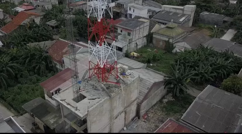 Tower Ambruk di Tambun Utara, Kabupaten Bekasi. (frm)