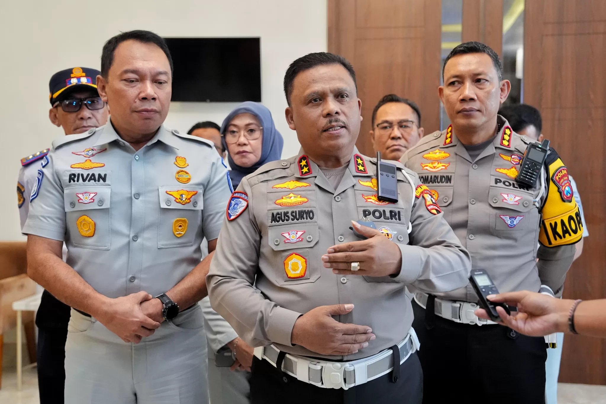 Kakorlantas Polri saat memberikan keterangan kepada awak media di Jawa Timur. (Hms for BacainD.com)