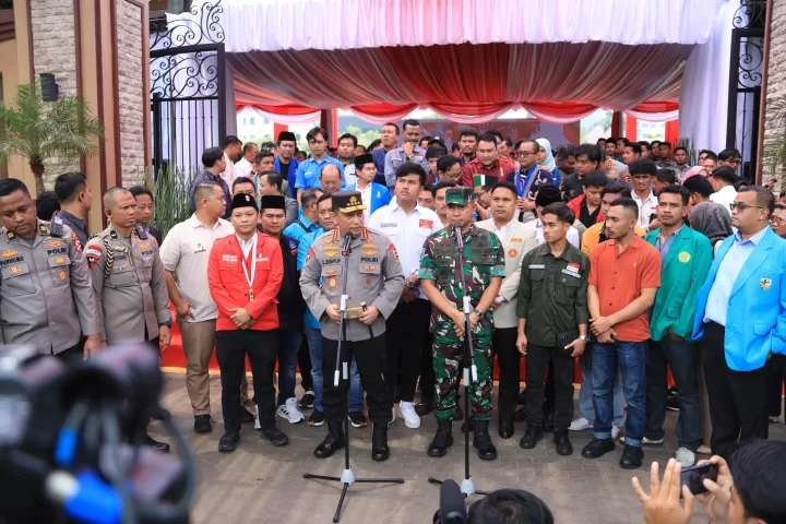 Kapolri dan Panglima TNI saat memberikan keterangan kepada awak media. (hms for BacainD.com)