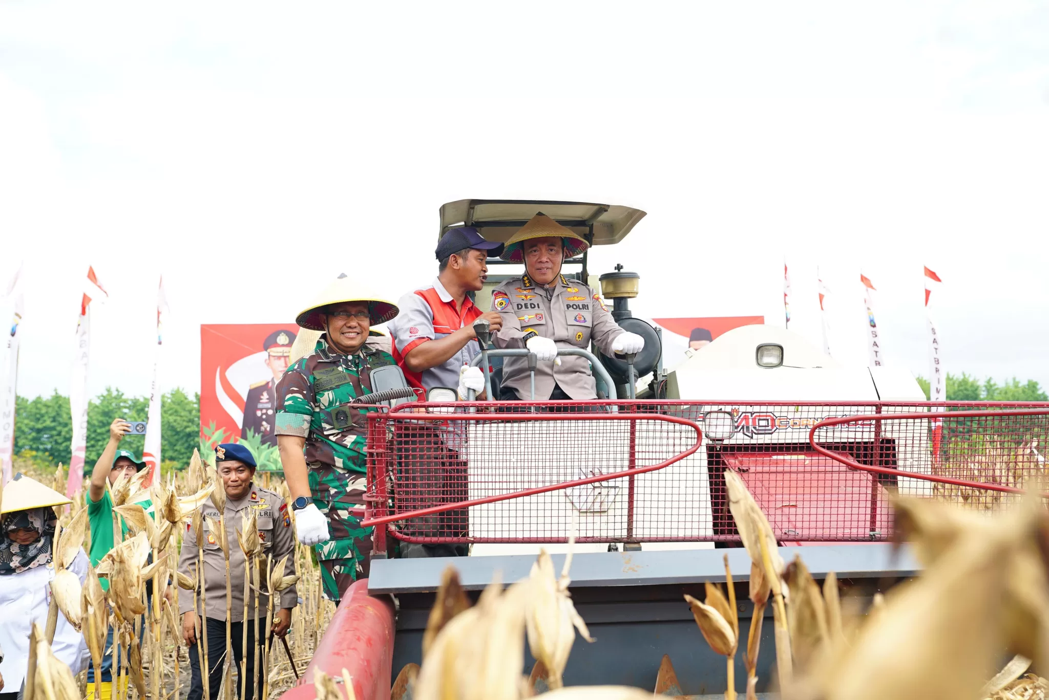 Irwasum Polri saat mengikuti acara Panen Raya Jagung Serentak di Madiun, Jawa Timur. (Hms for BacainD.com)