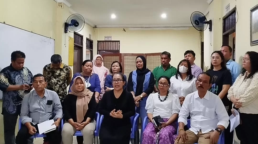 Presiden KSBSI saat memberikan keterangan kepada awak media