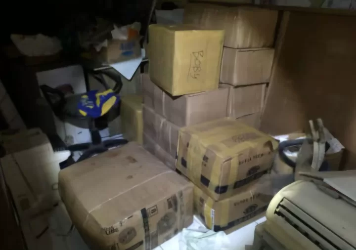 Sejumlah kardus berisi Barang bukti Miras diamankan oleh pihak kepolisian. (hms for BacainD.com)