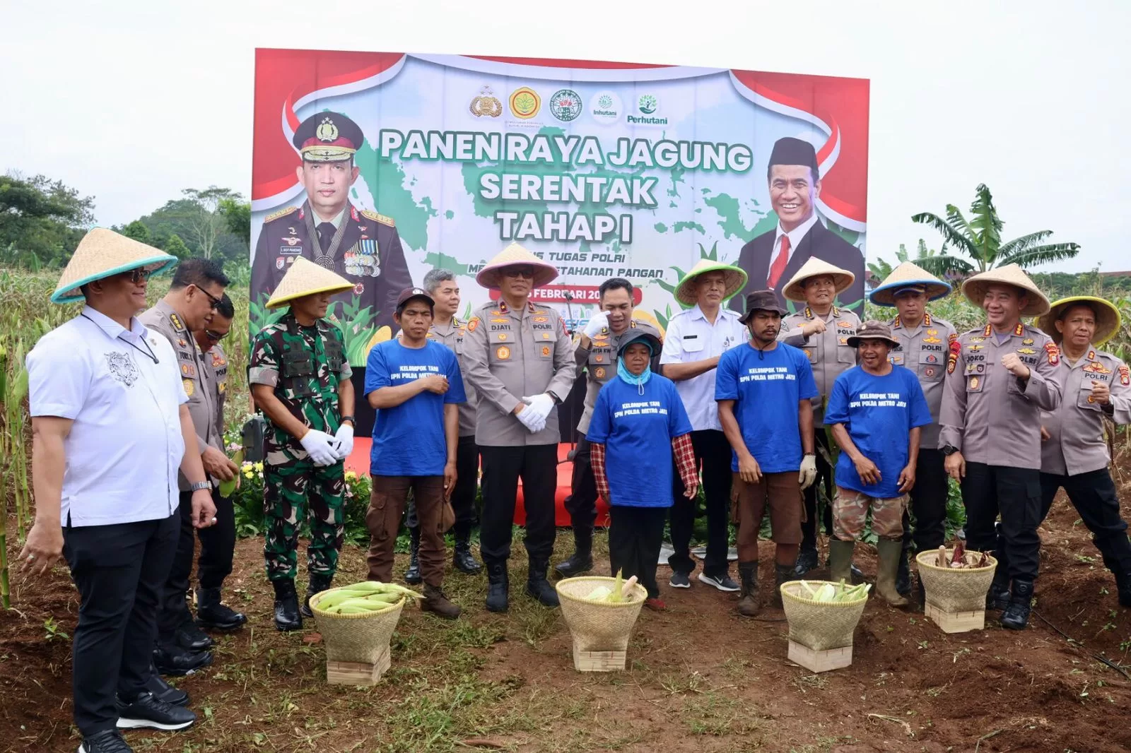 Polda Metro Jaya gelar panen raya jagung. (hms for BacainD.com)