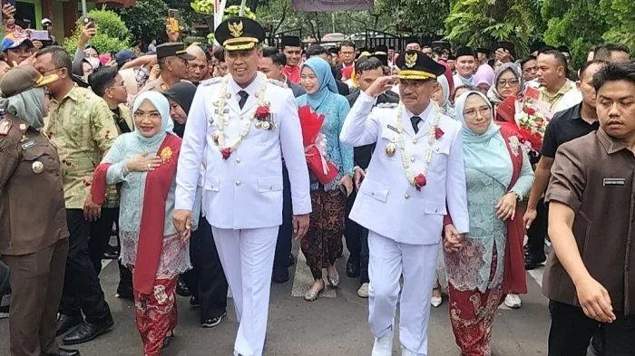 Tri Adhianto beserta istri dan Harris Bobihoe beserta istri. (Ist)