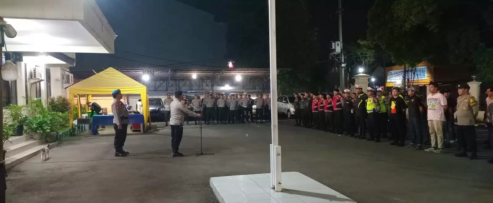 Apel Pasukan di Polsek Tambun Selatan, sebelum melaksanakan Patroli Sekala Besar pada malam pertama ramadhan. (Frm)