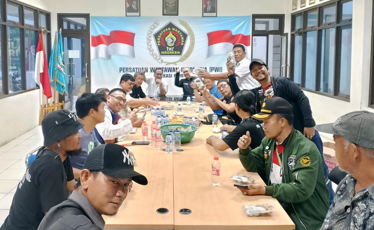 Suasana Buka Bersama Pokja Wartawan Humas Kota Bekasi bersama PWI Bekasi Raya. (Dok)