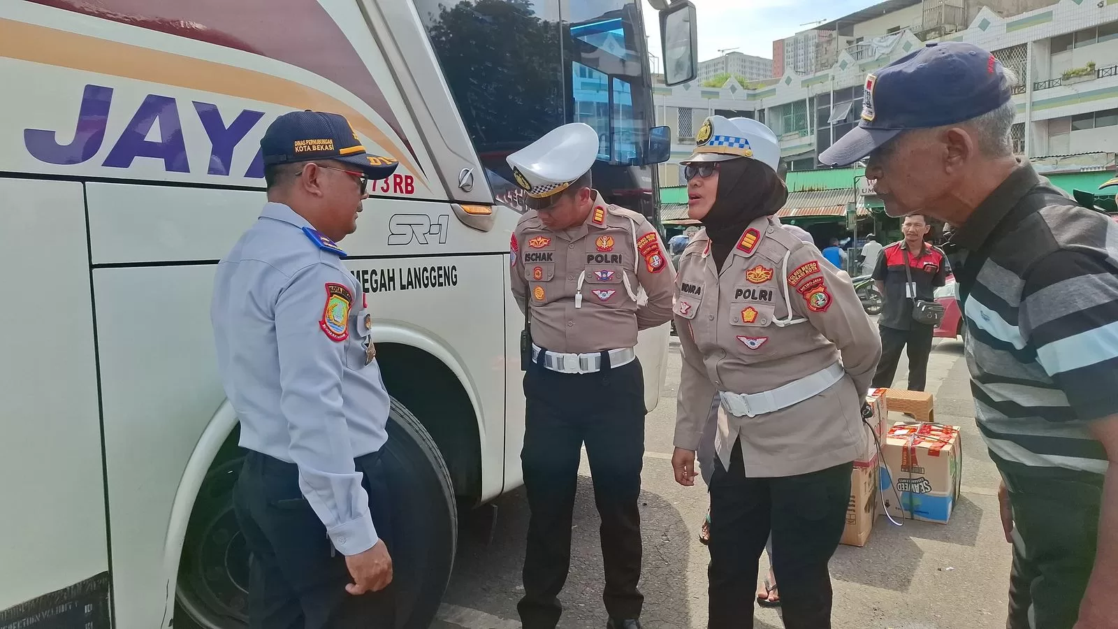 Cek Kelayakan Angkutan Mudik Lebaran di Terminal Kota Bekasi.