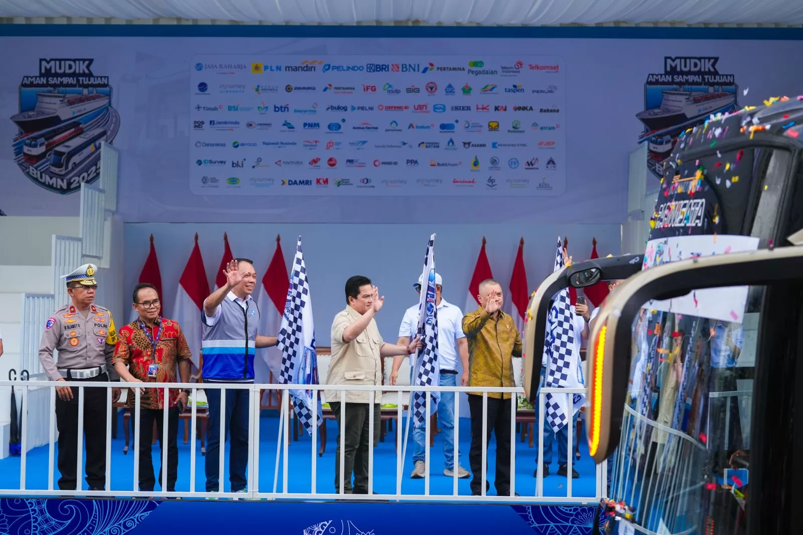 Erick Thohir saat memberangkatkan mudik gratis